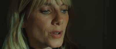[sirens wailing] - Wingwomen