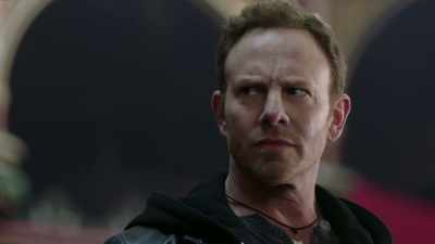 Sisarkuntaamme leaders, doctors and even found naked. - Sharknado 5: Global Swarming