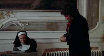 - Sister.
- He won't be long. - Don't Look Now
