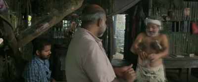 - Sister! Two bottles here!
- Let me give the thirsty ones some drinks! - Churuli