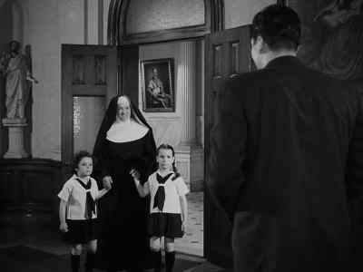 - Sister Veronica?
- Yes. This is your father. - Kiss of Death