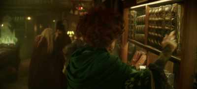 Sisters, come along.
The Mayor's blood awaits. - Hocus Pocus 2