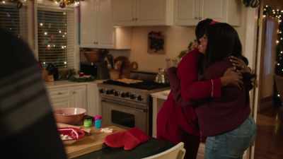(sisters squealing) - All Saints Christmas