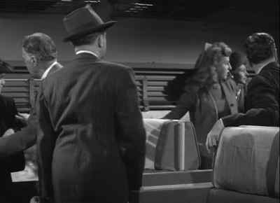 Sit down, everybody. - Dillinger