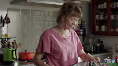 -Sit down, Julia. 
-I don't want to sit down. - Motherland