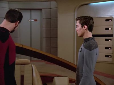 - Sit down.
- No, thank you, sir. - Star Trek: The Next Generation