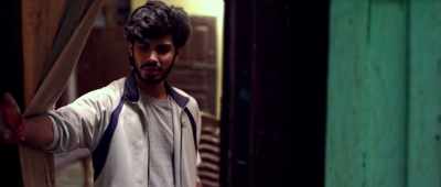 Sit here. - Mukkabaaz