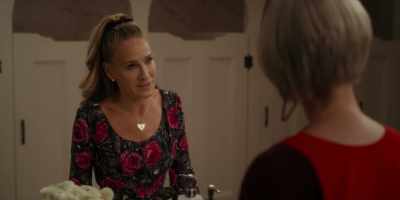 - Sit in an audience and laugh?
- Maybe. - And Just Like That…