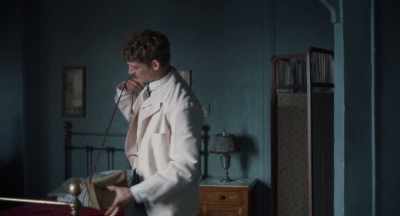 - Sit still.
- It is not easy. - Curiosa