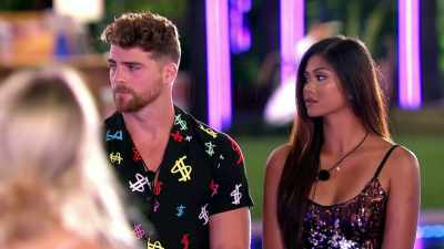 ♪ SITTING OUT THERE
>> KYRA AND ERIC, AISSATA AND - Love Island