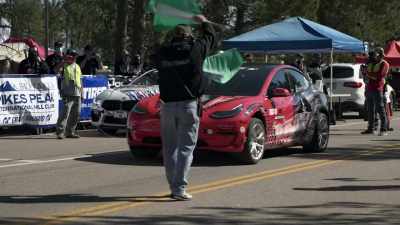 Sixth year taking on
the mountain for Blake, - Pike's Peak: On The Edge