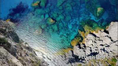Sixty minutes
of pure unadulterated - Love Island