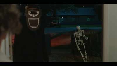 (SKELETON RATTLING) - Crazy Fun Park