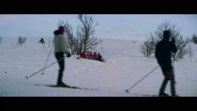 - [skiers] Hei hei.
- [all] Hei hei. - Christmas As Usual