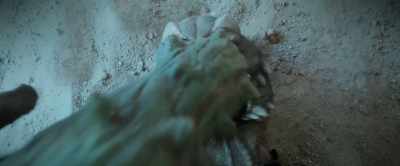 (skull cracking) (Giree screaming) - Alien Planet