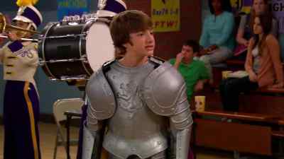 Skylar, kick him between the shoulder
blades! That's his weak spot! - Mighty Med