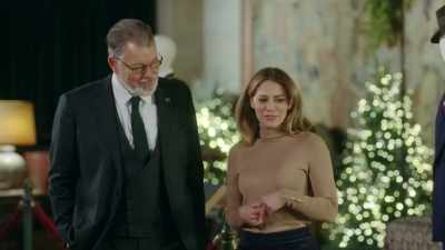 [slinking music] - A Biltmore Christmas