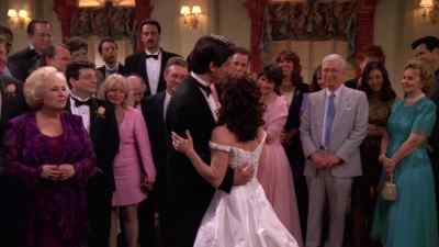 [slow accordion music] - Everybody Loves Raymond