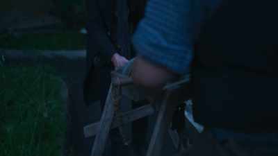 Slow down. Aputi, slow down.
It's very fragile. - The Artful Dodger