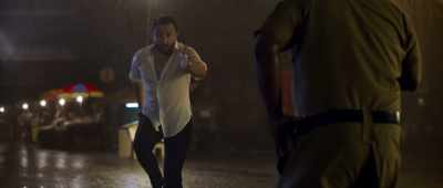 Slow motion, in reverse. - Kaalakaandi