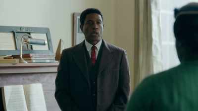 [slows down a bit]
♪ it's me, it's me ♪ - Robin Roberts Presents: Mahalia
