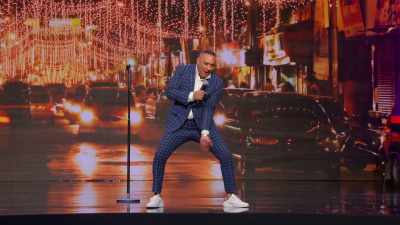 [SMACKING SOUNDS] - Russell Peters: Deported