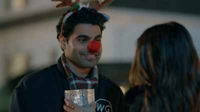 Smells like... Christmas. - Holiday Crashers