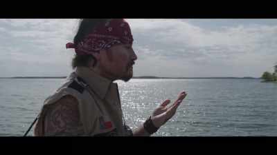 Smells like old Ginger from
the other night. (chuckles) - Bull Shark 3