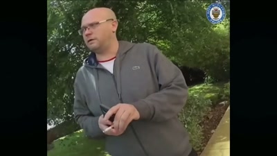 Smoking I see, talking on his phone, - Killers: Caught on Camera