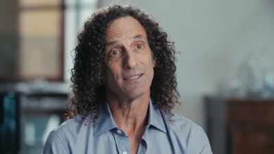 ♪ (SMOOTH JAZZ MUSIC PLAYING) ♪ - Listening to Kenny G