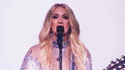 [ Sniffles ]
It's true. - Carrie Underwood: Reflection