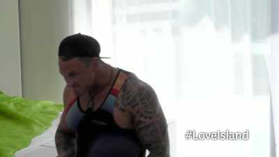 (SNIFFS) - Love Island