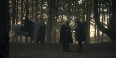 - (sniffs) Still fresh.
- Between two and three hours, Your Grace. - House of the Dragon