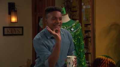Snowball fights and
pranks? Nice, okay! - Raven's Home