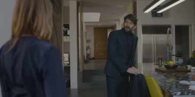 -Snowy... Snowy's back!
-Oh my God, Snowy! - Angela Black