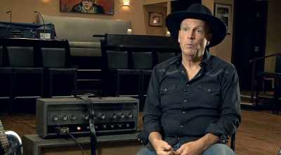 So, all these famous
guitar players then, - Jimmie & Stevie Ray Vaughan: Brothers in Blues