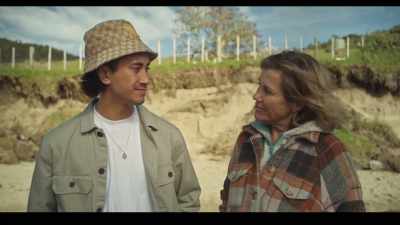 So, where are you from?
-Oh, uh, Brisbane. - Far North