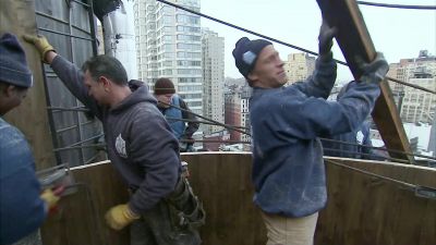 SO, BASICALLY, EVERYBODY
TAKES TURNS DOING EVERYTHING. - Dirty Jobs