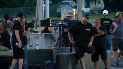 So we both go up there,
do our burnouts, we back up. - Street Outlaws No Prep Kings Team Attack