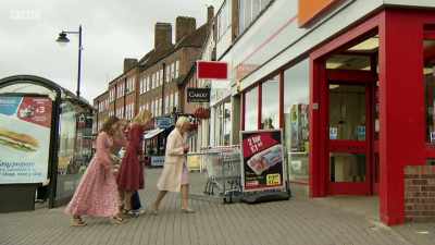 So, Brandon, Rochelle, I'm here to help you with your shopping. - Back in Time for Dinner