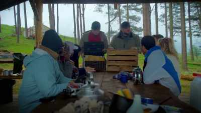 - So we brought some goodies for the group.
- Oh my God. - Snowflake Mountain