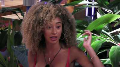 >> SO CARO OBVIOUSLY THINK
MICHAEL IS HOT, BECAUSE HE IS. - Love Island