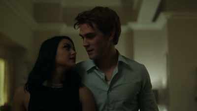 So, come on in,
but keep it quiet, okay? - Riverdale