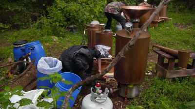 So cool to be able
to make liquor - Moonshiners: Master Distiller