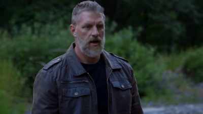 So they couldn't swim off, - Expedition Bigfoot