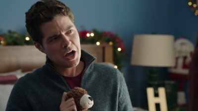 -So cute. What's his name?
-Todd. - The Christmas Setup