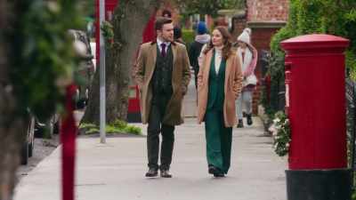 - So, did Lizzie tell you - Christmas in Notting Hill