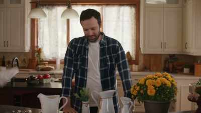So, dinner is almost ready,
so I hope you're hungry. - Hearts Around the Table: Jenna's First Love