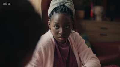 So, does Naomi not really live here
any more, then?  No, she does. - Mood