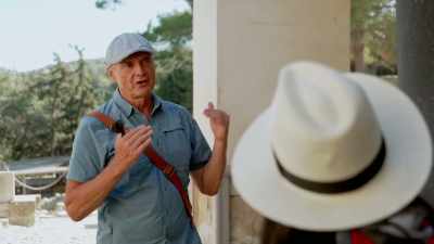 So, essentially, what Evans does
here is he devotes spaces - Raiders of the Lost Past with Janina Ramirez